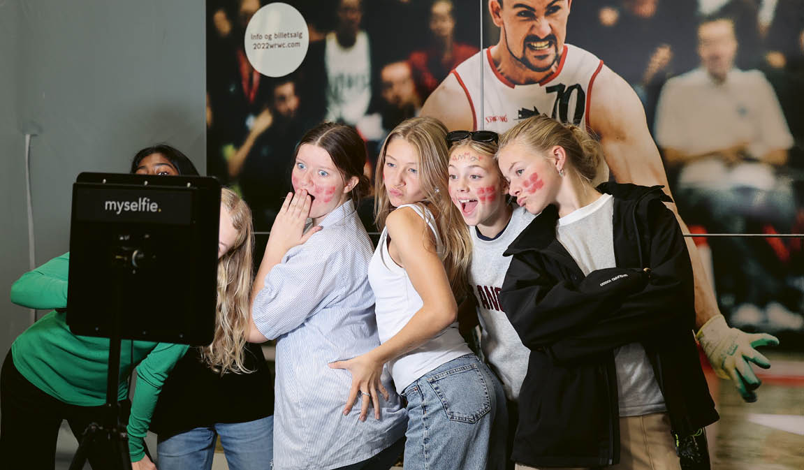A group of girls posing for a picture. Description generated by AI